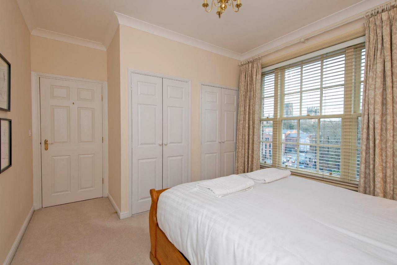 Cathedral Views Apartment เดอรัม ภายนอก รูปภาพ